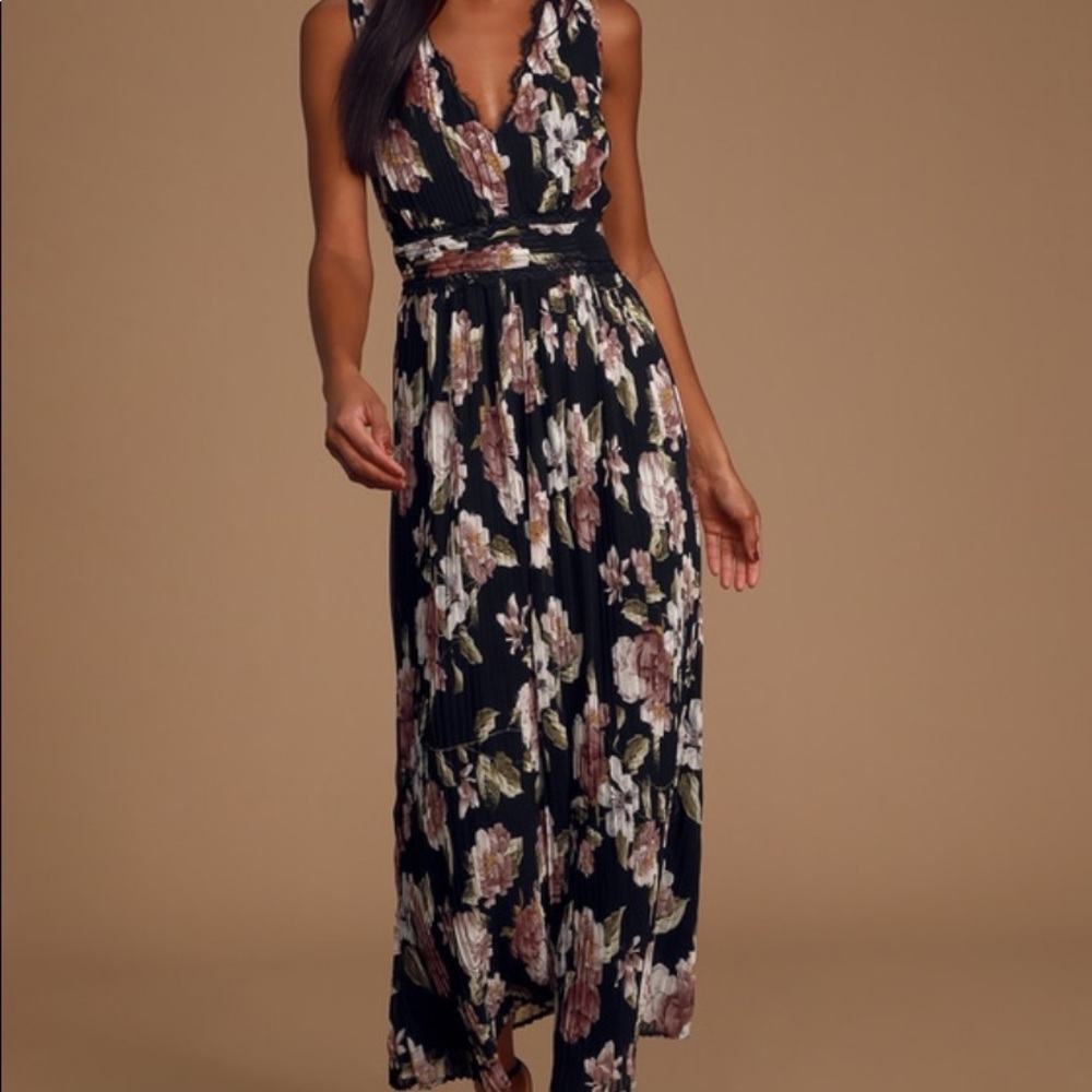 NWT Lulus floral dress